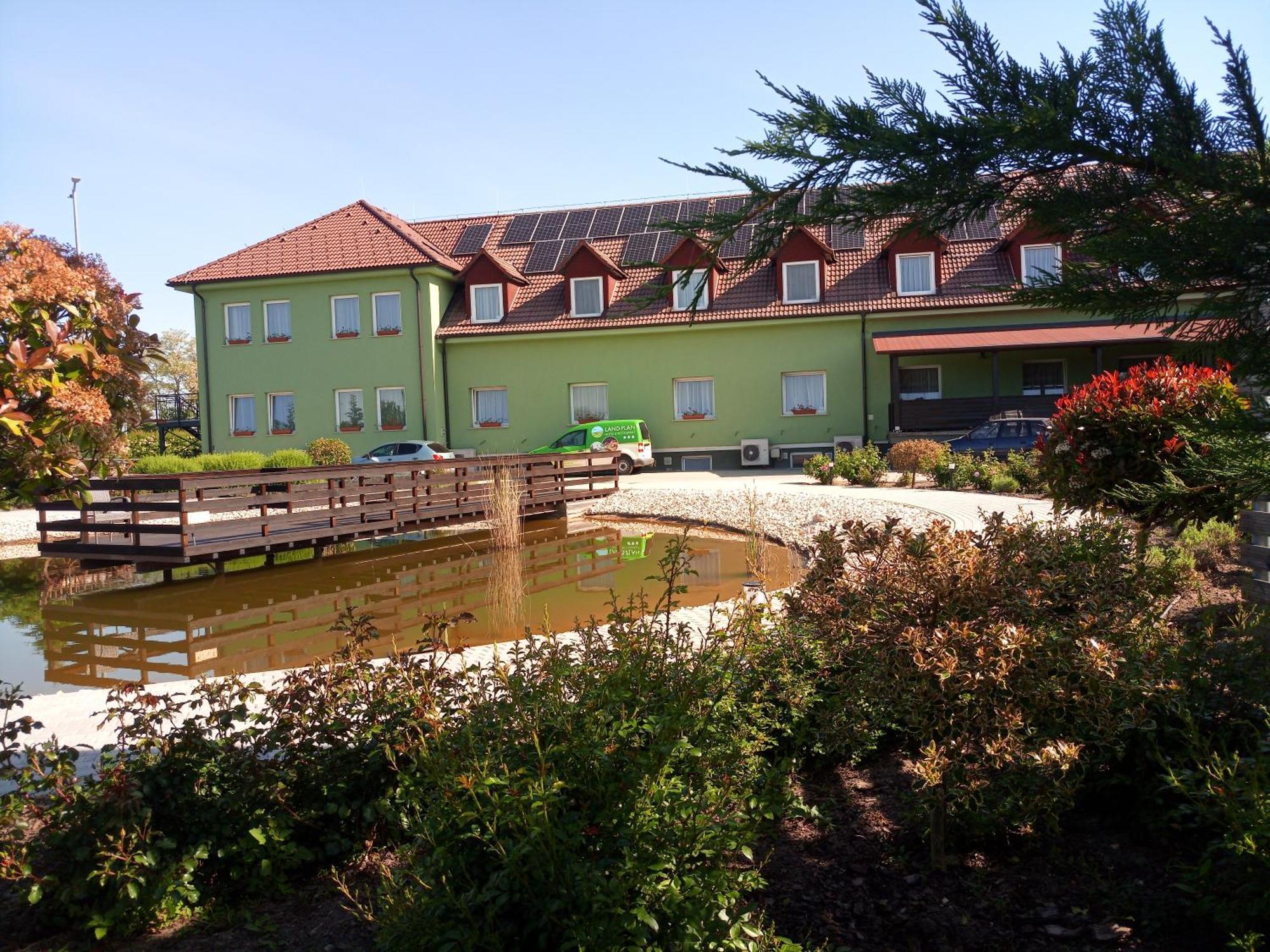 Land-Plan Hotel Toltestava Exterior foto